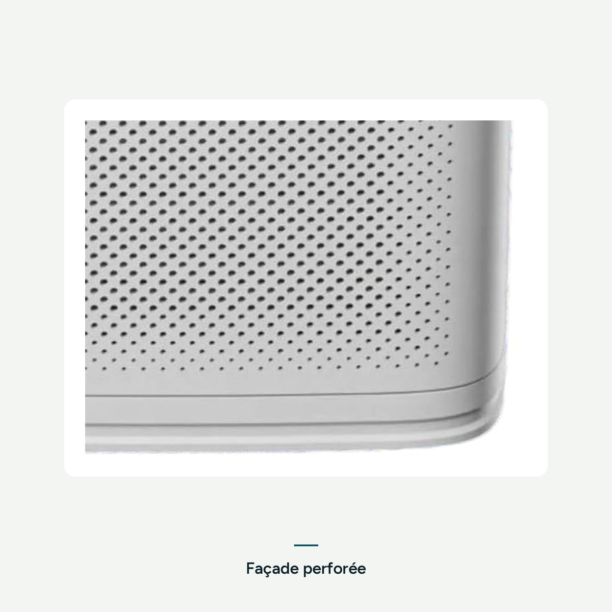 Gros plan sur la façade perforée et la base du purificateur d’air Nuvian